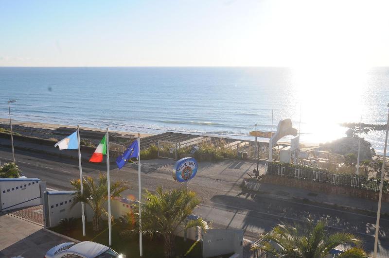 Serpa Hotel Anzio Kültér fotó
