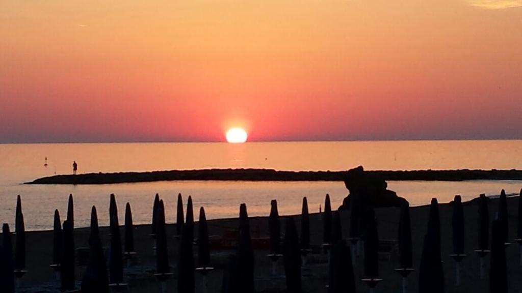 Serpa Hotel Anzio Kültér fotó