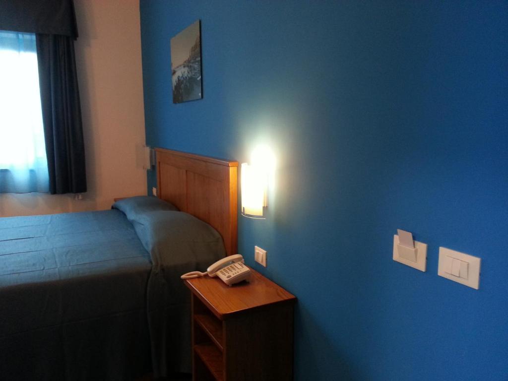Serpa Hotel Anzio Szoba fotó
